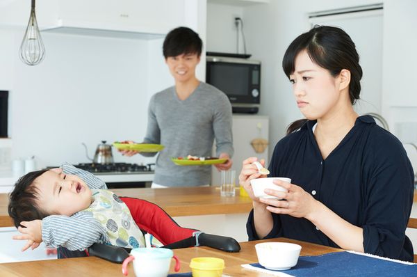離乳食を嫌がる子供