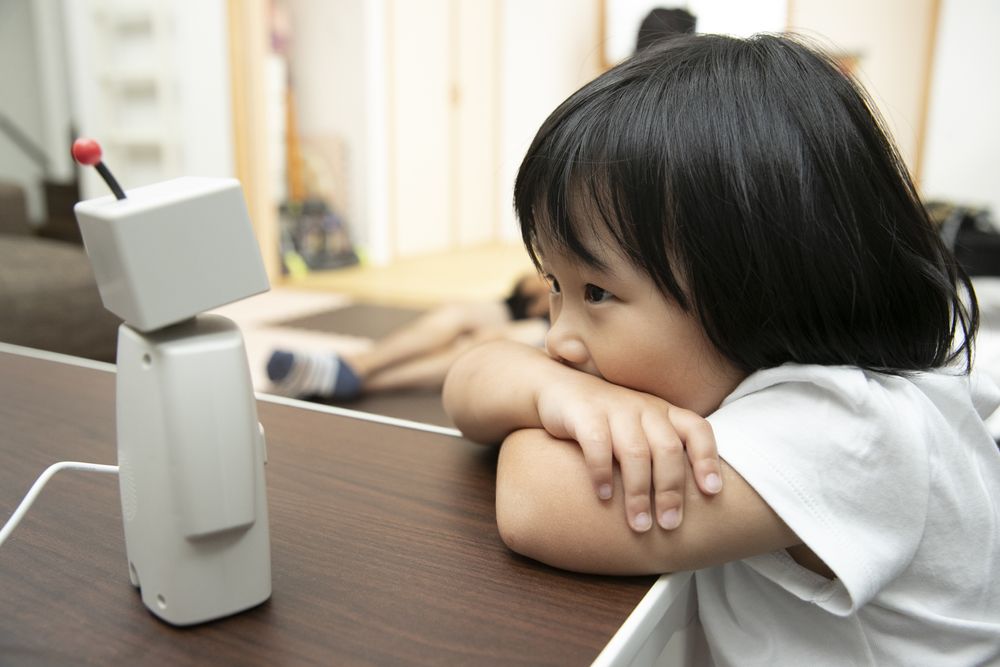 BOCCOに話かける女の子