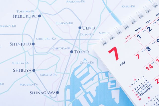 カレンダーと東京の地図