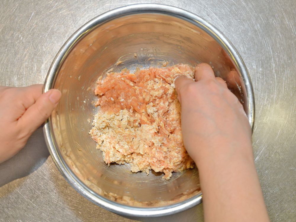 鶏ひき肉とAと1を混ぜる